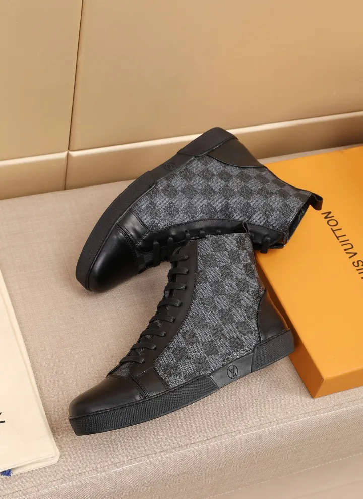 Factory price: 400💰【LV】Official website popular series 🇮🇹🇮🇹1:1 production, selected high-end imported cowhide, sheepskin lining with sheepskin pads, paired with Louis Vuitton Monogram Ecli men's shoes 💰se canvas and pure black rubber soles, the ultimate simple design perfectly interprets the latest inspiration for shoes, integrating classics and fashion. 🔍🔍High quality, worth having. The bottom car thread will never be unglued. Sellers are welcome to sell as shown in the picture above. We can send one piece on behalf of you. Number of yards: 38-44 (45 yards can be customized)